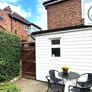 3-bedroom-house-with-parking-garden-by-cherry-inn.cambridgehotelsuk.com/