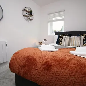 apt-spacious-2-bedroom-with-free-parking.cardiffhotelswales.com/